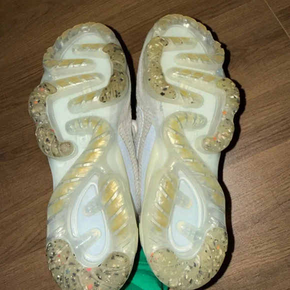 Nike Flyknit VaporMax Sneakers in White and Light Gray - Picture 5 of 6